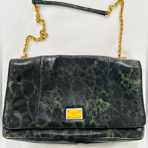 Dolce & Gabbana Handbags - Dolce & Gabbana
Model Name: Pochette Karung Leo
Color Verdone